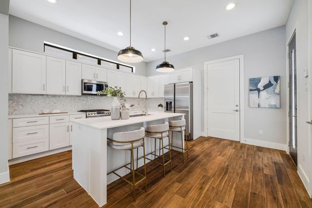 114 E 33rd Street B, Houston, TX 77018
