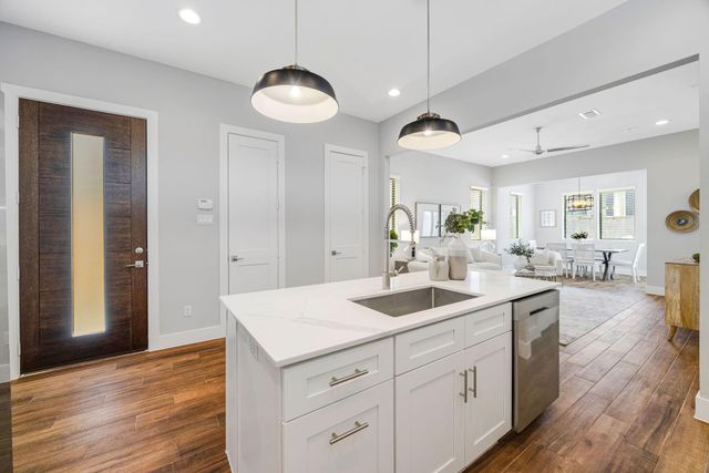 114 E 33rd Street B, Houston, TX 77018