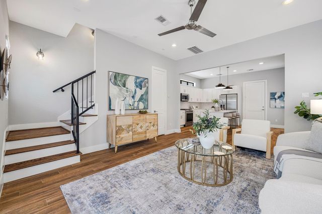 114 E 33rd Street B, Houston, TX 77018