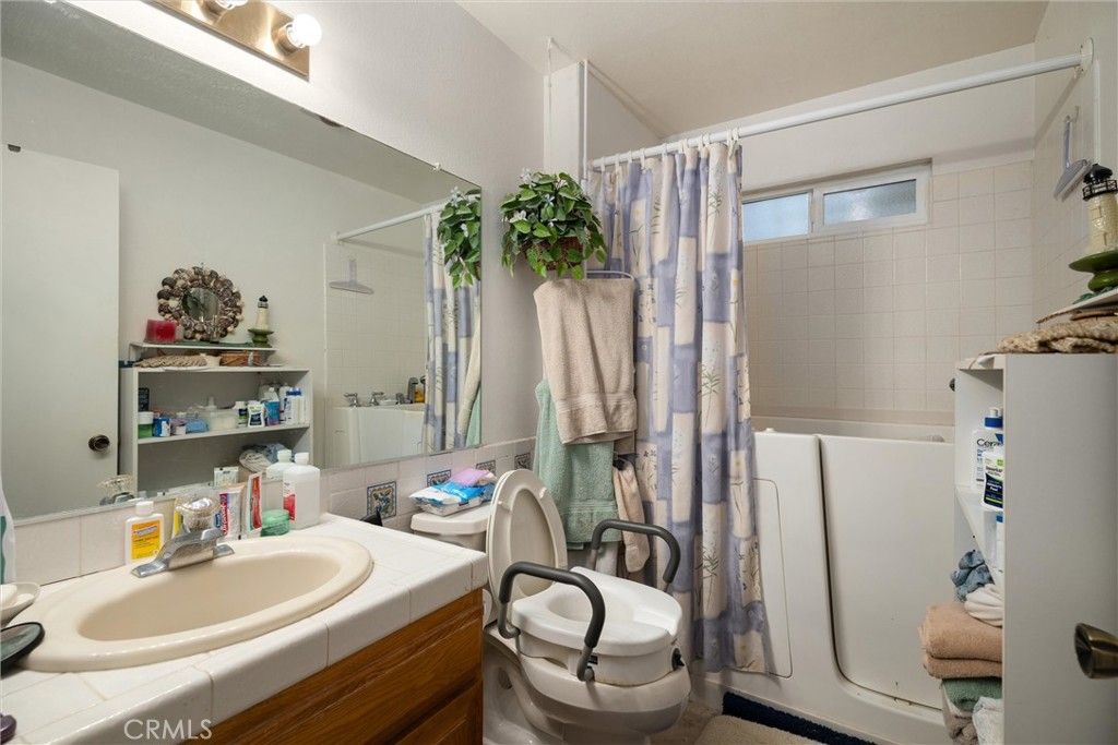 Image 12 of property listing at 164 Cypress Avenue 15, Cayucos, CA 93430