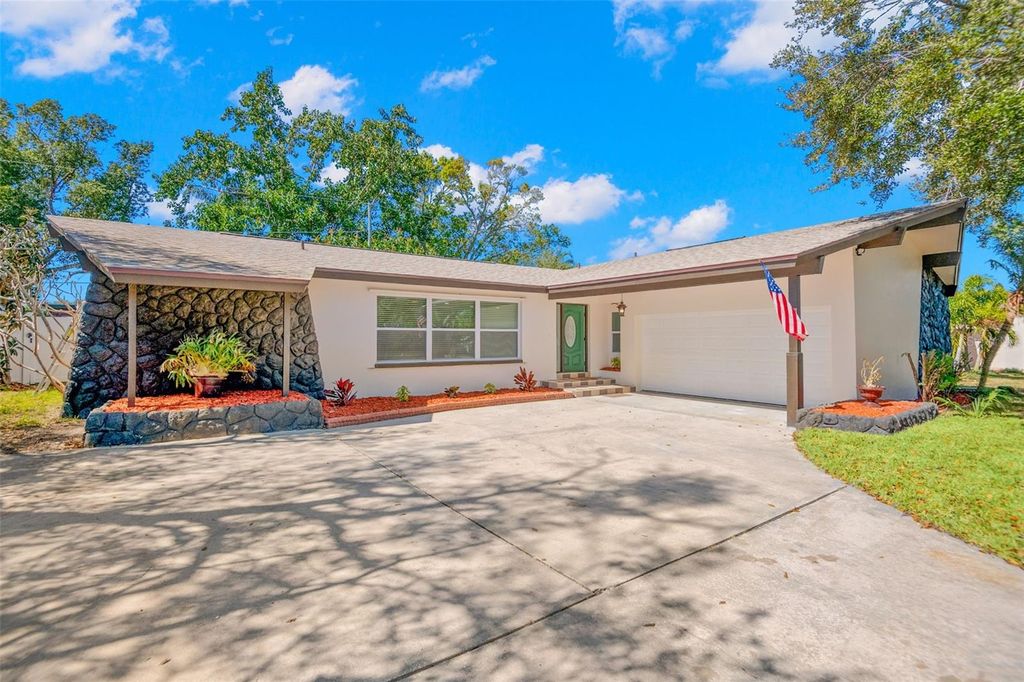 Image 1 of property listing at 650 PINECREST DRIVE, Largo, FL 33770