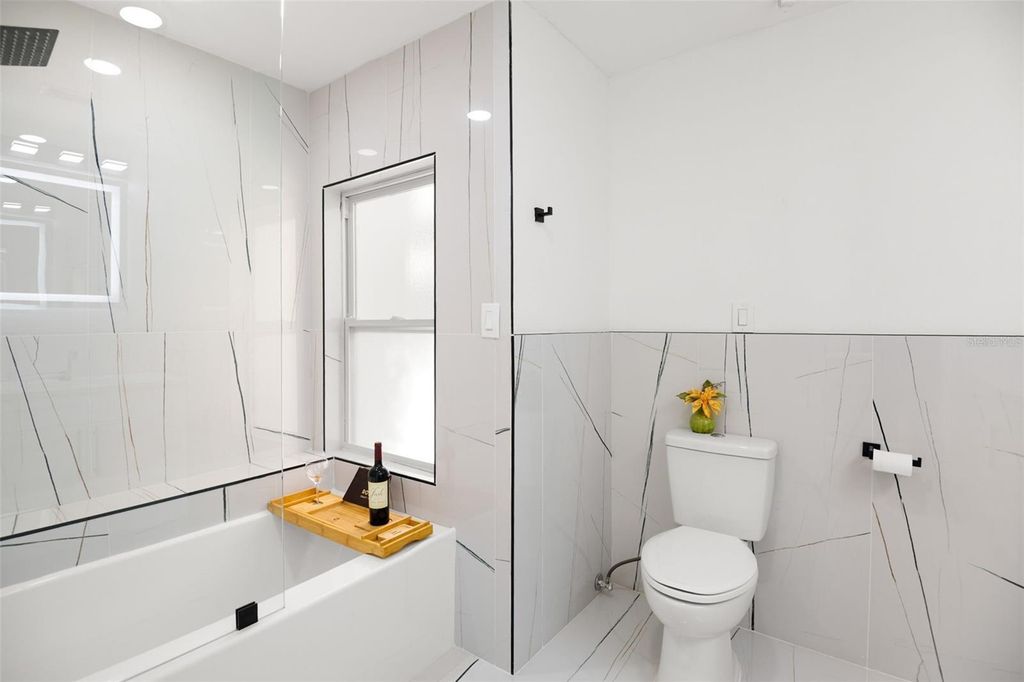 Image 31 of property listing at 650 PINECREST DRIVE, Largo, FL 33770