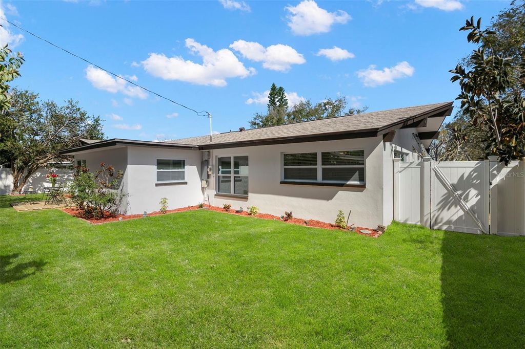 Image 37 of property listing at 650 PINECREST DRIVE, Largo, FL 33770