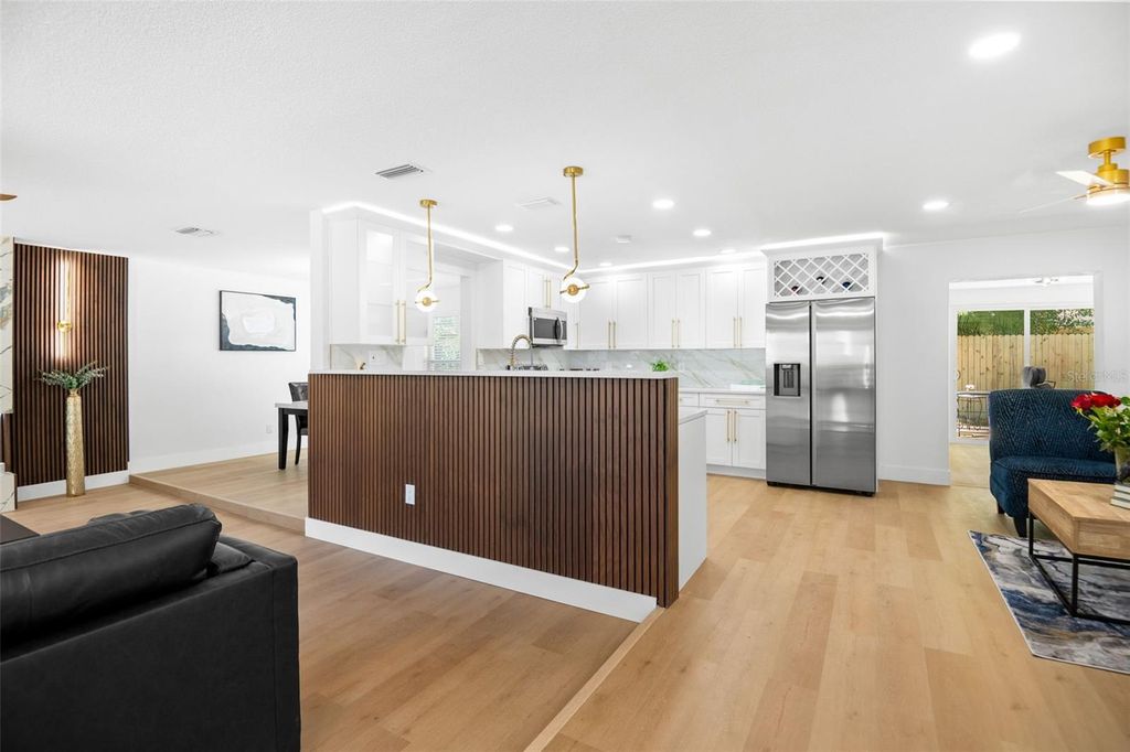 Image 6 of property listing at 650 PINECREST DRIVE, Largo, FL 33770