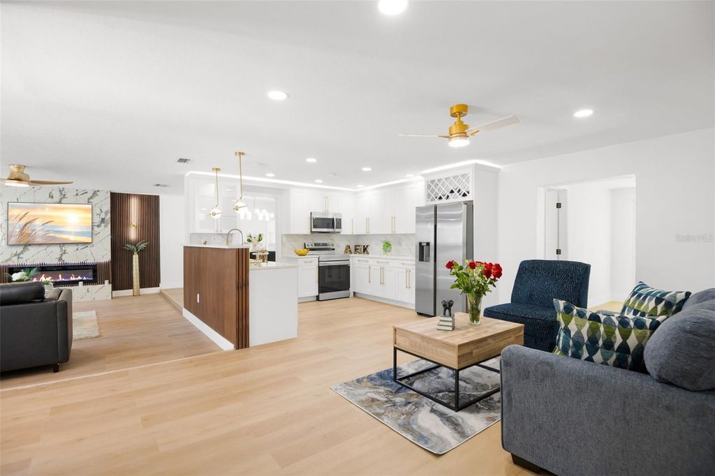 Image 7 of property listing at 650 PINECREST DRIVE, Largo, FL 33770