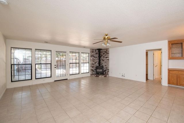 24 N Bryan Ave, Oakdale, CA 95361