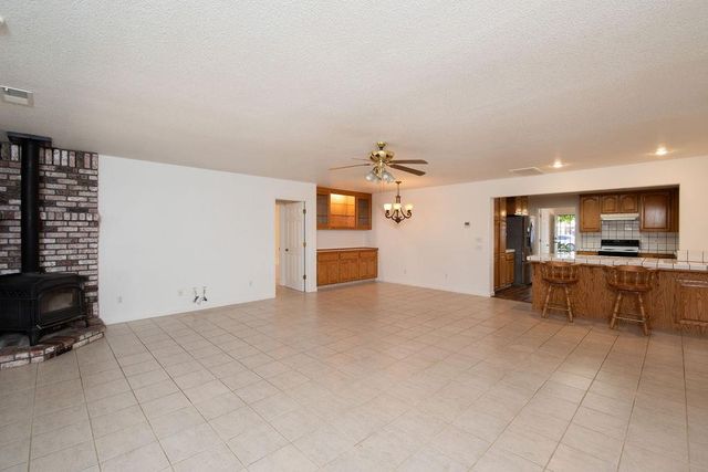 24 N Bryan Ave, Oakdale, CA 95361