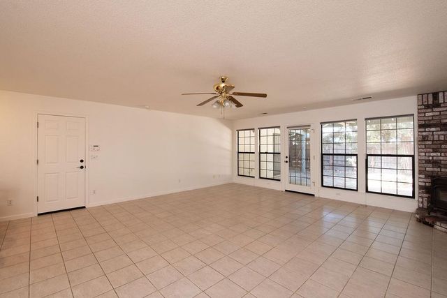 24 N Bryan Ave, Oakdale, CA 95361