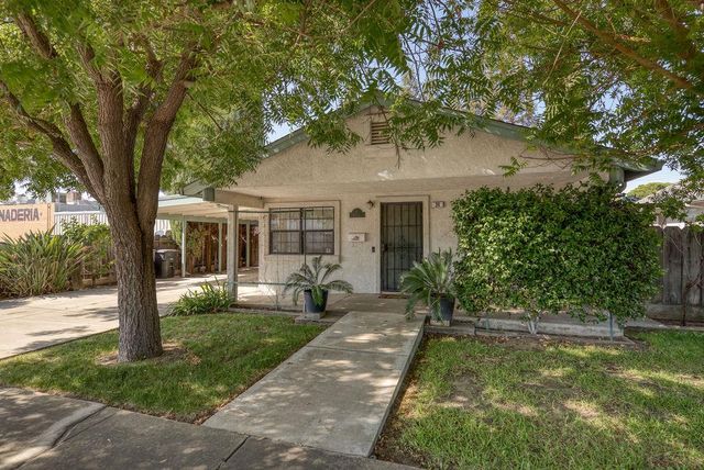 24 N Bryan Ave, Oakdale, CA 95361