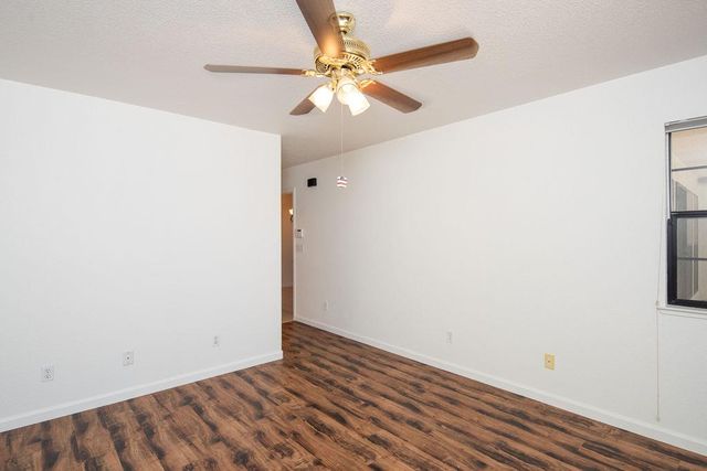 24 N Bryan Ave, Oakdale, CA 95361