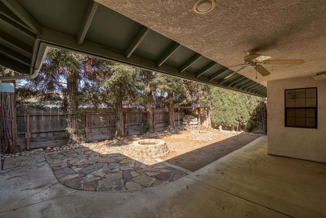 24 N Bryan Ave, Oakdale, CA 95361