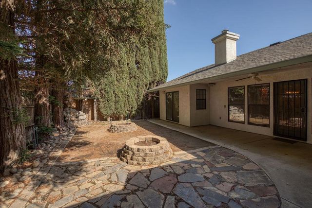 24 N Bryan Ave, Oakdale, CA 95361