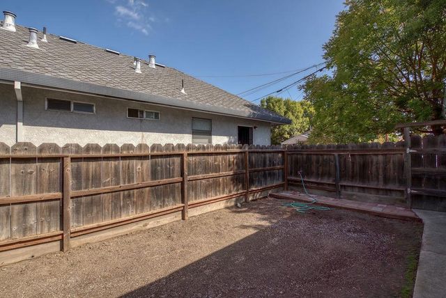 24 N Bryan Ave, Oakdale, CA 95361