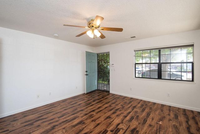 24 N Bryan Ave, Oakdale, CA 95361