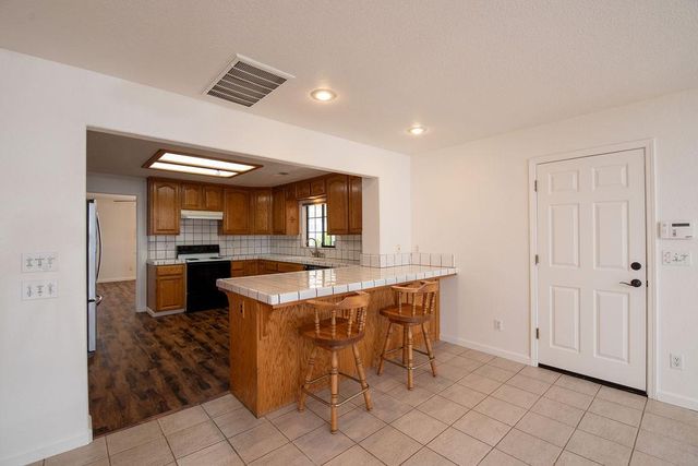 24 N Bryan Ave, Oakdale, CA 95361