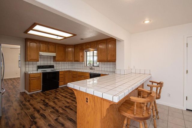 24 N Bryan Ave, Oakdale, CA 95361