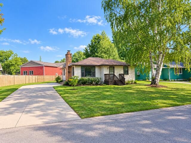 328 Doris Street NW, Sparta, MI 49345