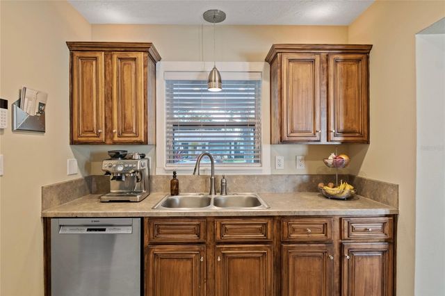 2500 PARK STREET N, St Petersburg, FL 33710