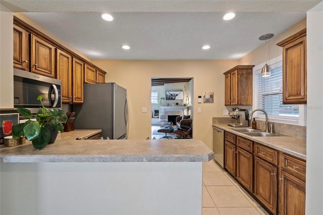 2500 PARK STREET N, St Petersburg, FL 33710