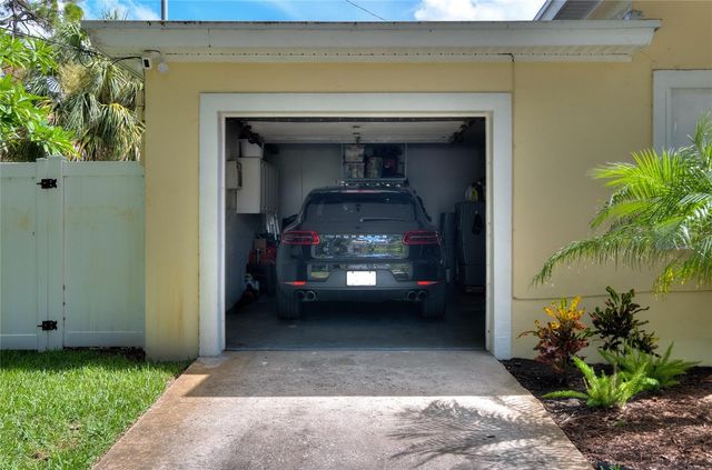 2500 PARK STREET N, St Petersburg, FL 33710