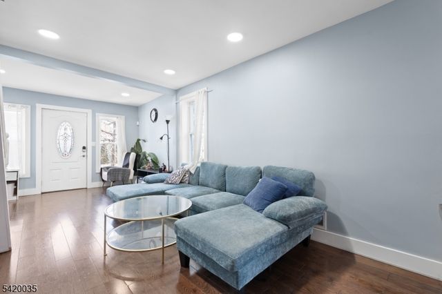 247 E 7Th Ave, Roselle Boro, NJ 07203