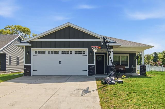 2905 Comet Court, Eau Claire, WI 54703