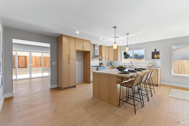 1622 Weaverly Dr, Petaluma, CA 94954