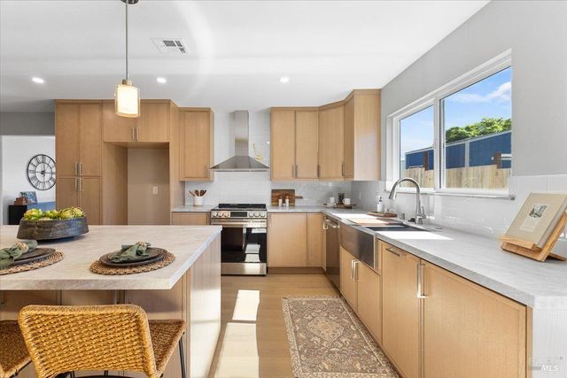 1622 Weaverly Dr, Petaluma, CA 94954