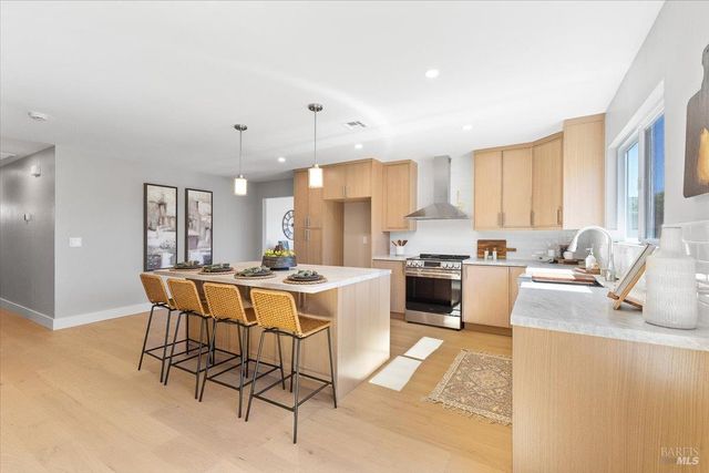 1622 Weaverly Dr, Petaluma, CA 94954