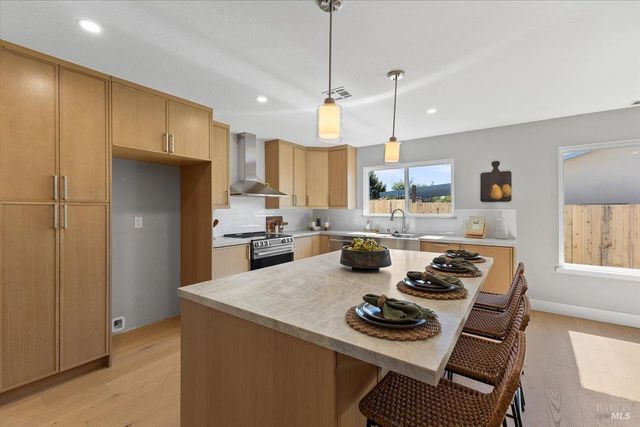 1622 Weaverly Dr, Petaluma, CA 94954