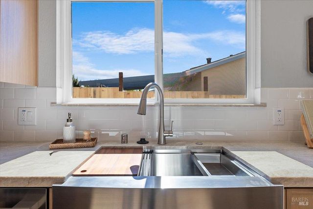 1622 Weaverly Dr, Petaluma, CA 94954