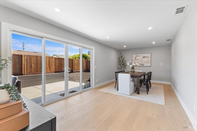 1622 Weaverly Dr, Petaluma, CA 94954