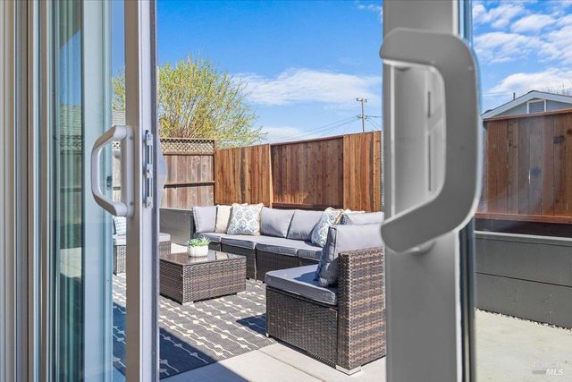 1622 Weaverly Dr, Petaluma, CA 94954