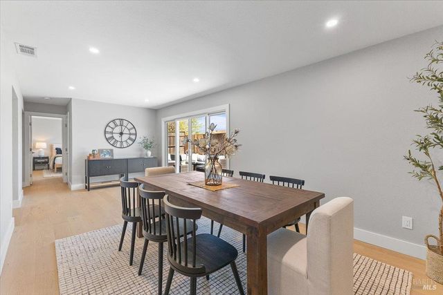 1622 Weaverly Dr, Petaluma, CA 94954