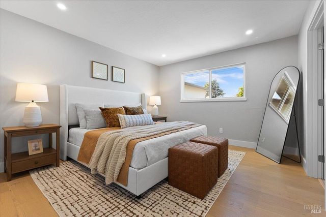 1622 Weaverly Dr, Petaluma, CA 94954