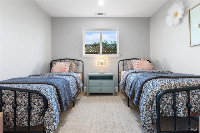 1622 Weaverly Dr, Petaluma, CA 94954