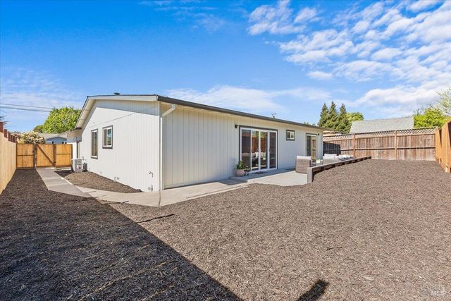 1622 Weaverly Dr, Petaluma, CA 94954