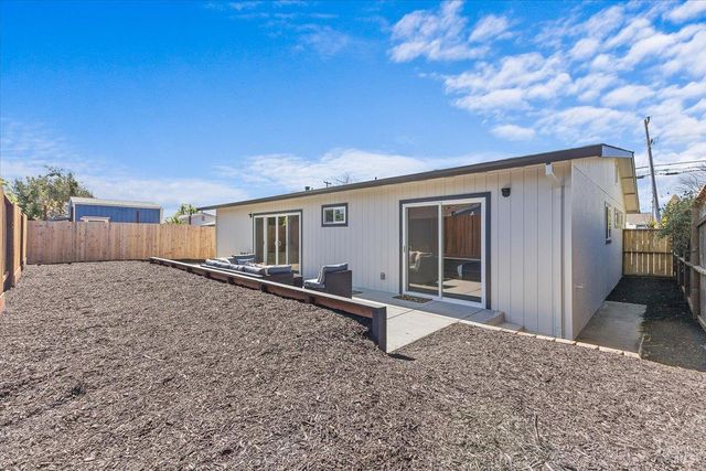 1622 Weaverly Dr, Petaluma, CA 94954