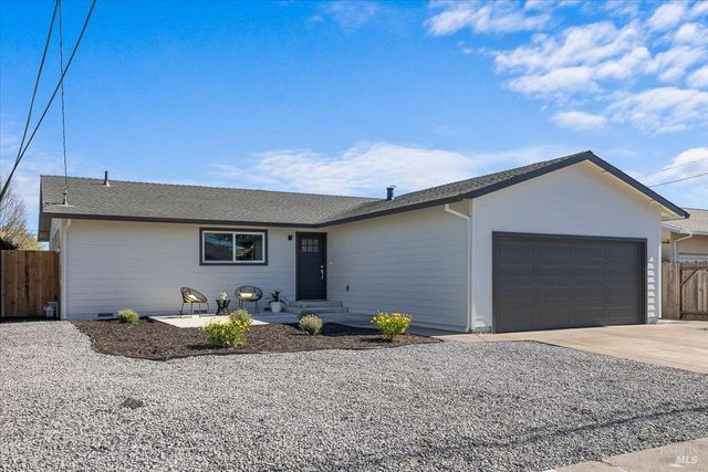 1622 Weaverly Dr, Petaluma, CA 94954