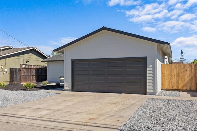 1622 Weaverly Dr, Petaluma, CA 94954