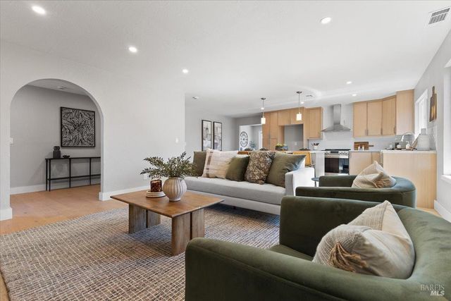 1622 Weaverly Dr, Petaluma, CA 94954