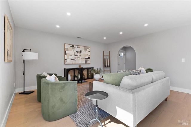 1622 Weaverly Dr, Petaluma, CA 94954