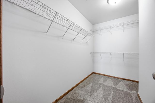 975 30th Avenue W, West Fargo, ND 58078