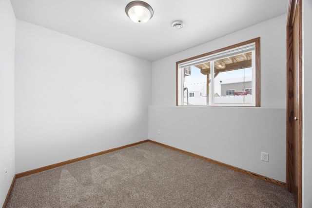 975 30th Avenue W, West Fargo, ND 58078