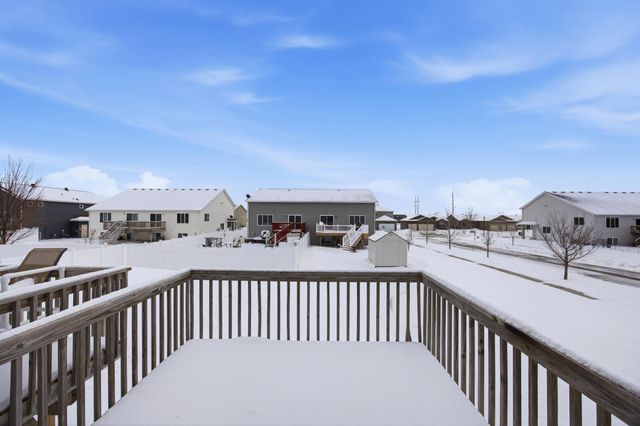 975 30th Avenue W, West Fargo, ND 58078