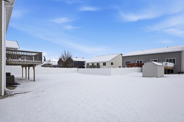 975 30th Avenue W, West Fargo, ND 58078