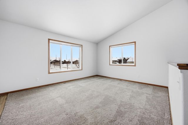 975 30th Avenue W, West Fargo, ND 58078