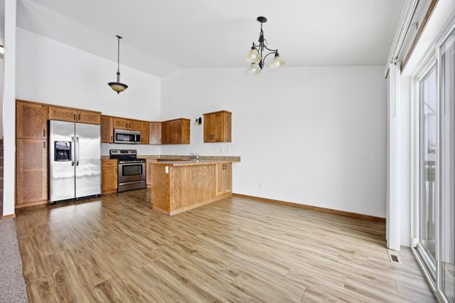 975 30th Avenue W, West Fargo, ND 58078