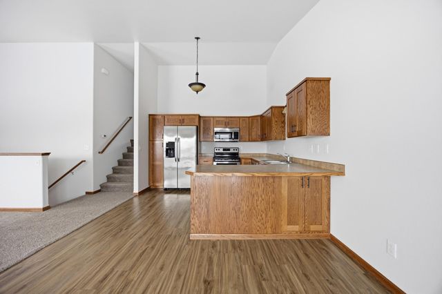 975 30th Avenue W, West Fargo, ND 58078