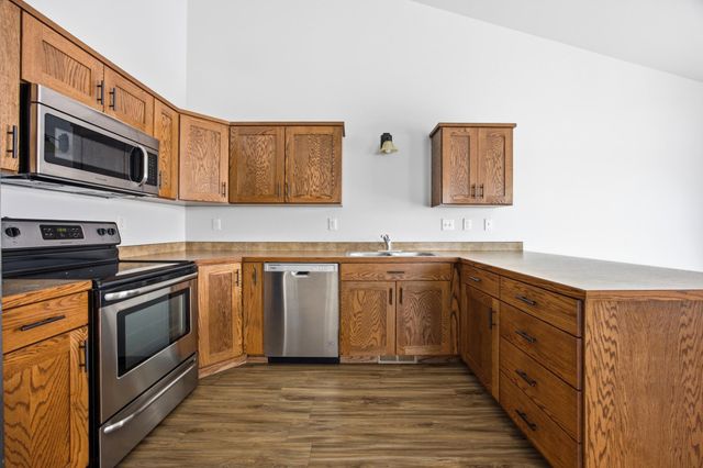 975 30th Avenue W, West Fargo, ND 58078